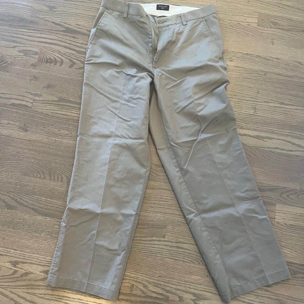 Men’s Dockers khaki, W 32 L 30